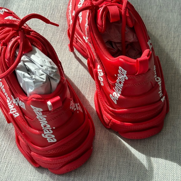 Balenciaga women’s Triple S Logotype Sneakers, size 39. New in box - Picture 8 of 8